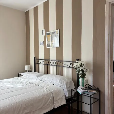 Charming & Bright Lakefront Appartement