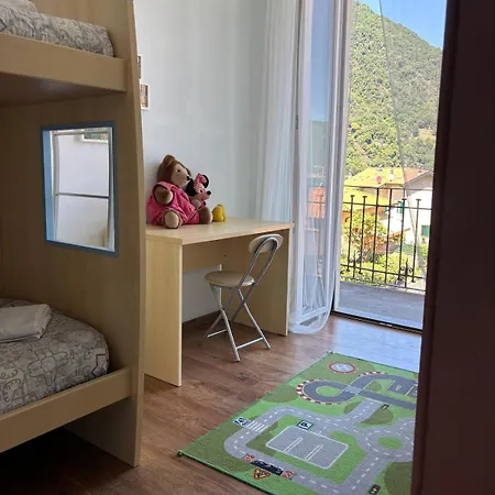 Charming & Bright Lakefront Argegno