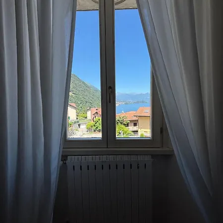 Charming & Bright Lakefront Daire Argegno